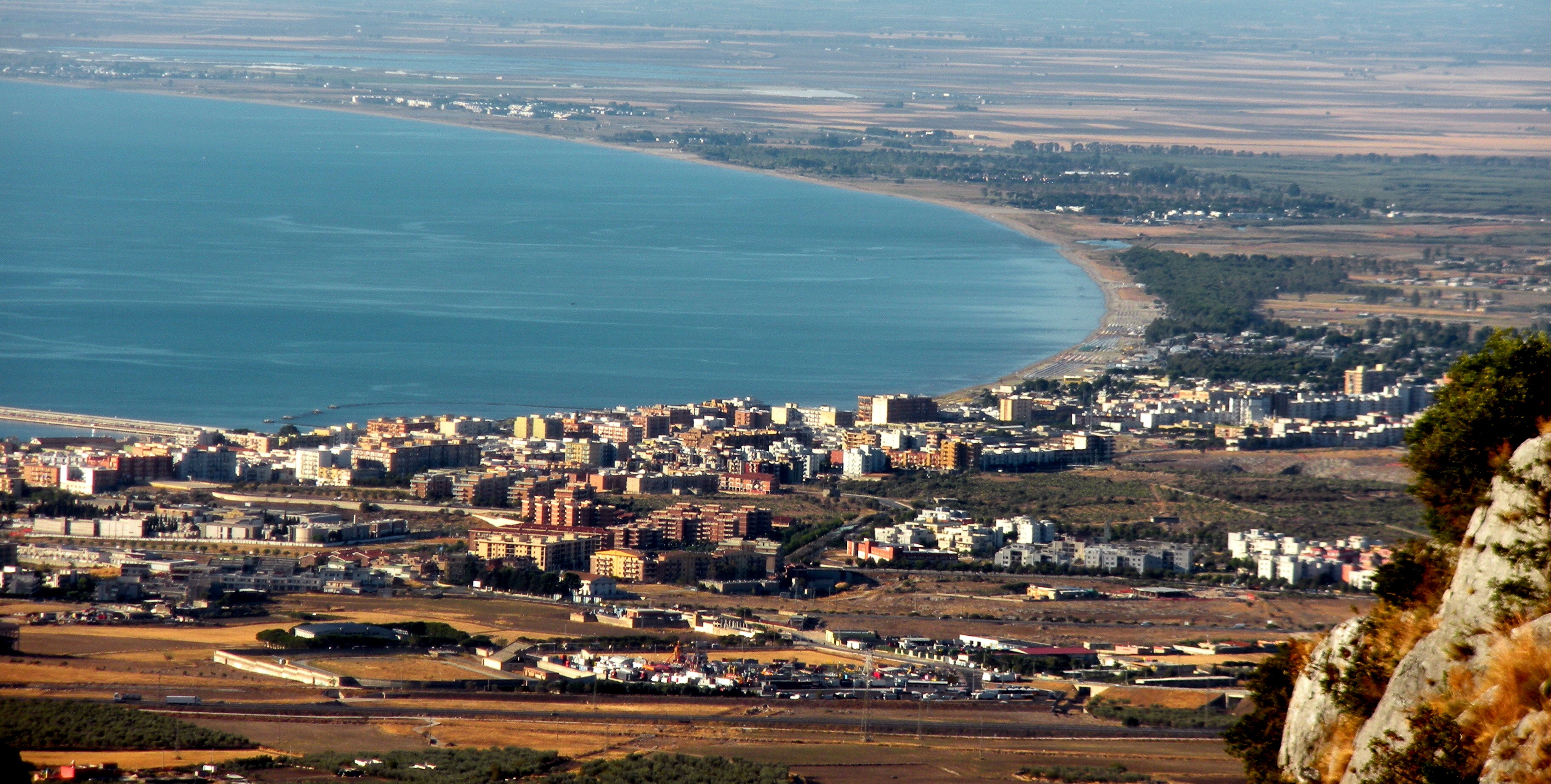 Vista panoramica di Manfredonia--Stefano Iaconeto